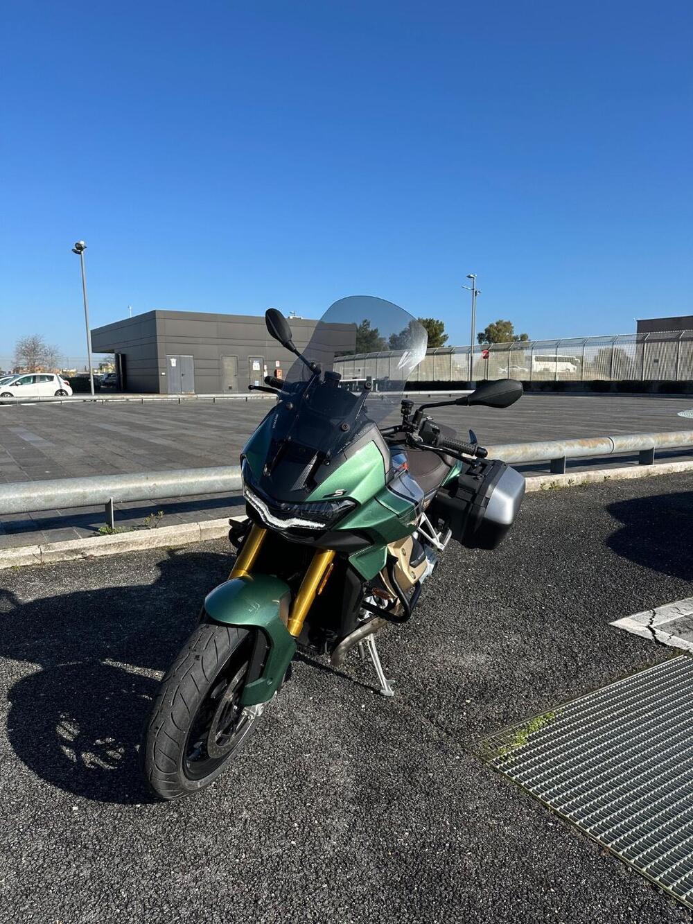 Moto Guzzi V100 Mandello S (2022 - 24)