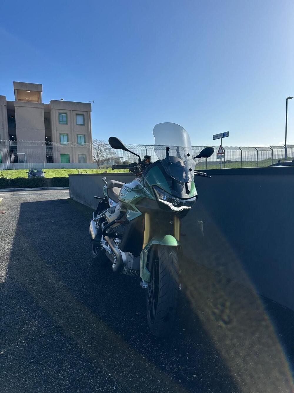 Moto Guzzi V100 Mandello S (2022 - 24) (4)