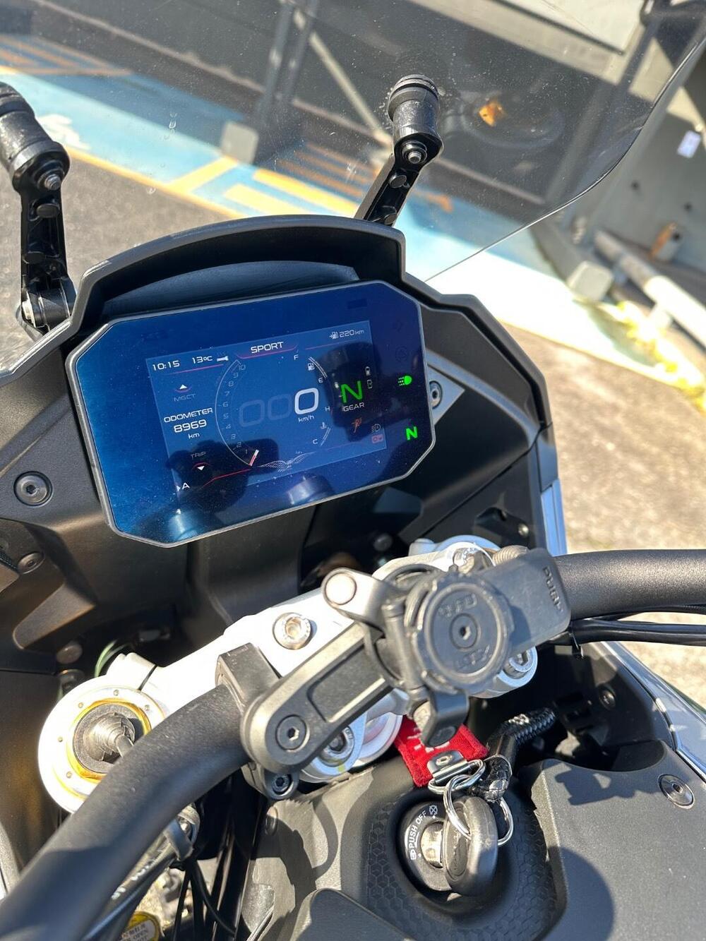 Moto Guzzi V100 Mandello S (2022 - 24) (6)