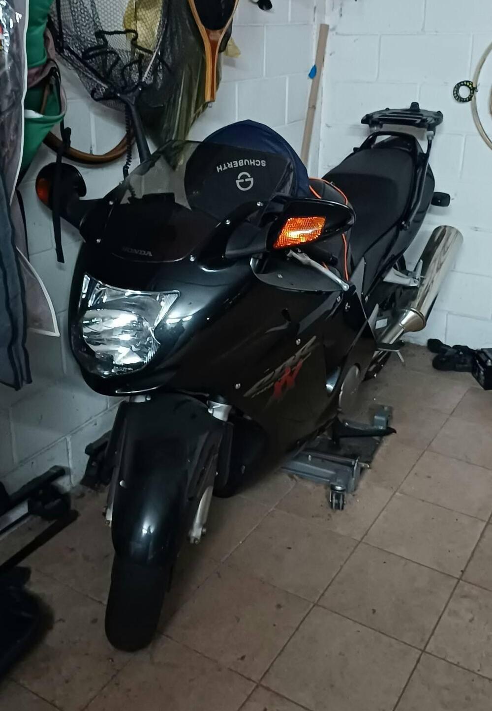 Honda CBR 1100 XX Superblackbird (1999 - 00) (3)