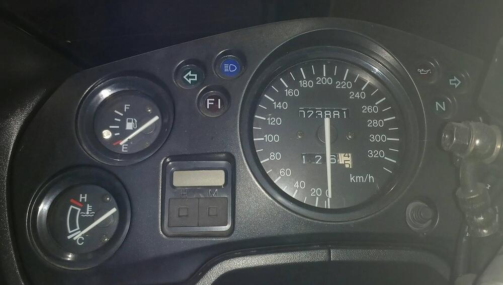 Honda CBR 1100 XX Superblackbird (1999 - 00) (4)