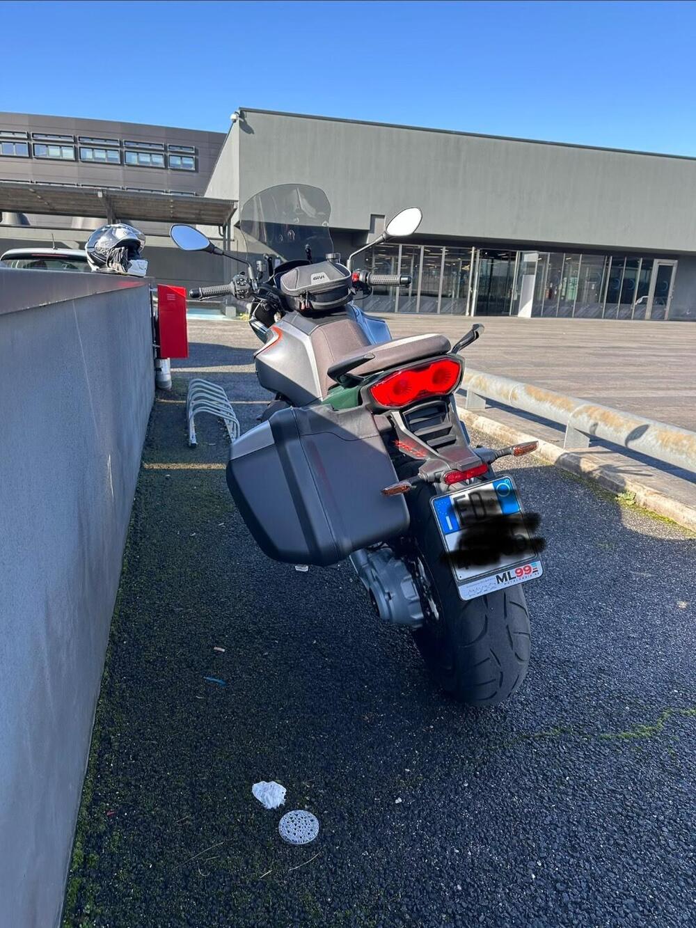 Moto Guzzi V100 Mandello S (2022 - 24) (7)