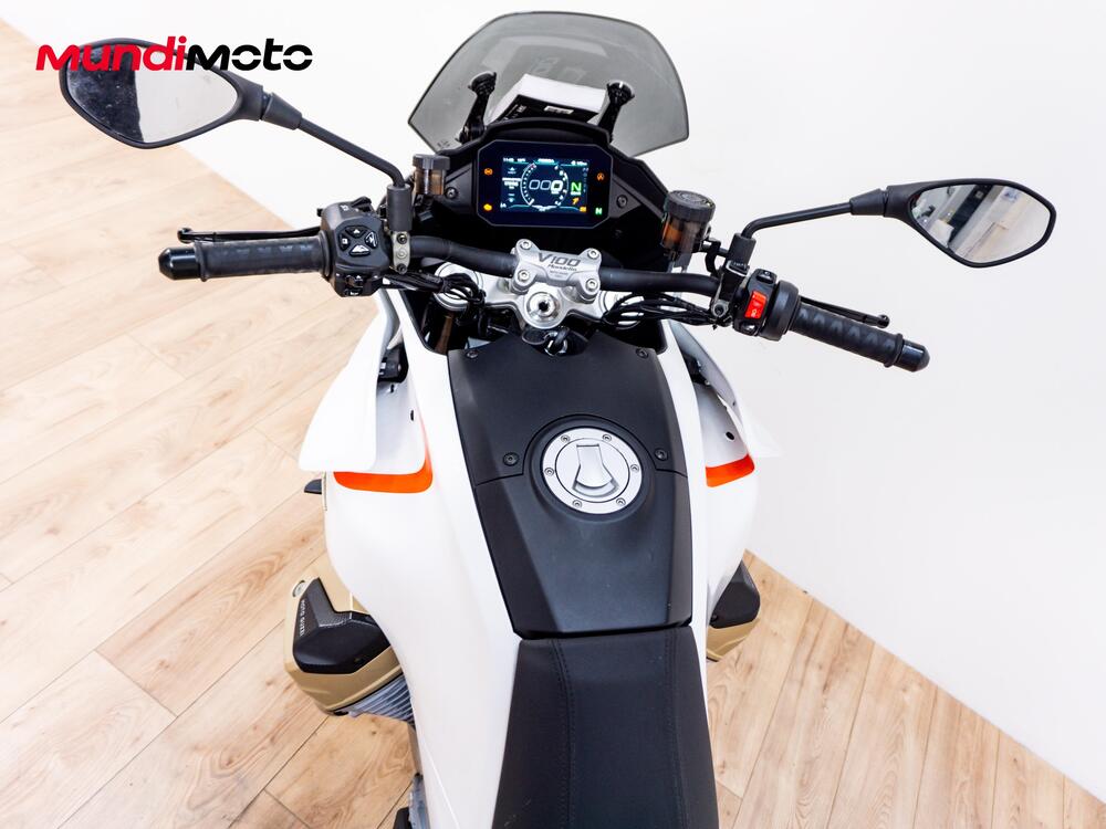 Moto Guzzi V100 Mandello (2022 - 24) (11)