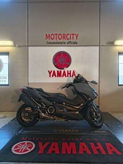 Yamaha T-Max 560 Tech Max (2021) usata