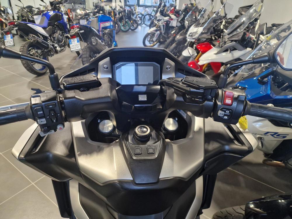 Honda Forza 750 DCT Urban (2021 - 24) (2)