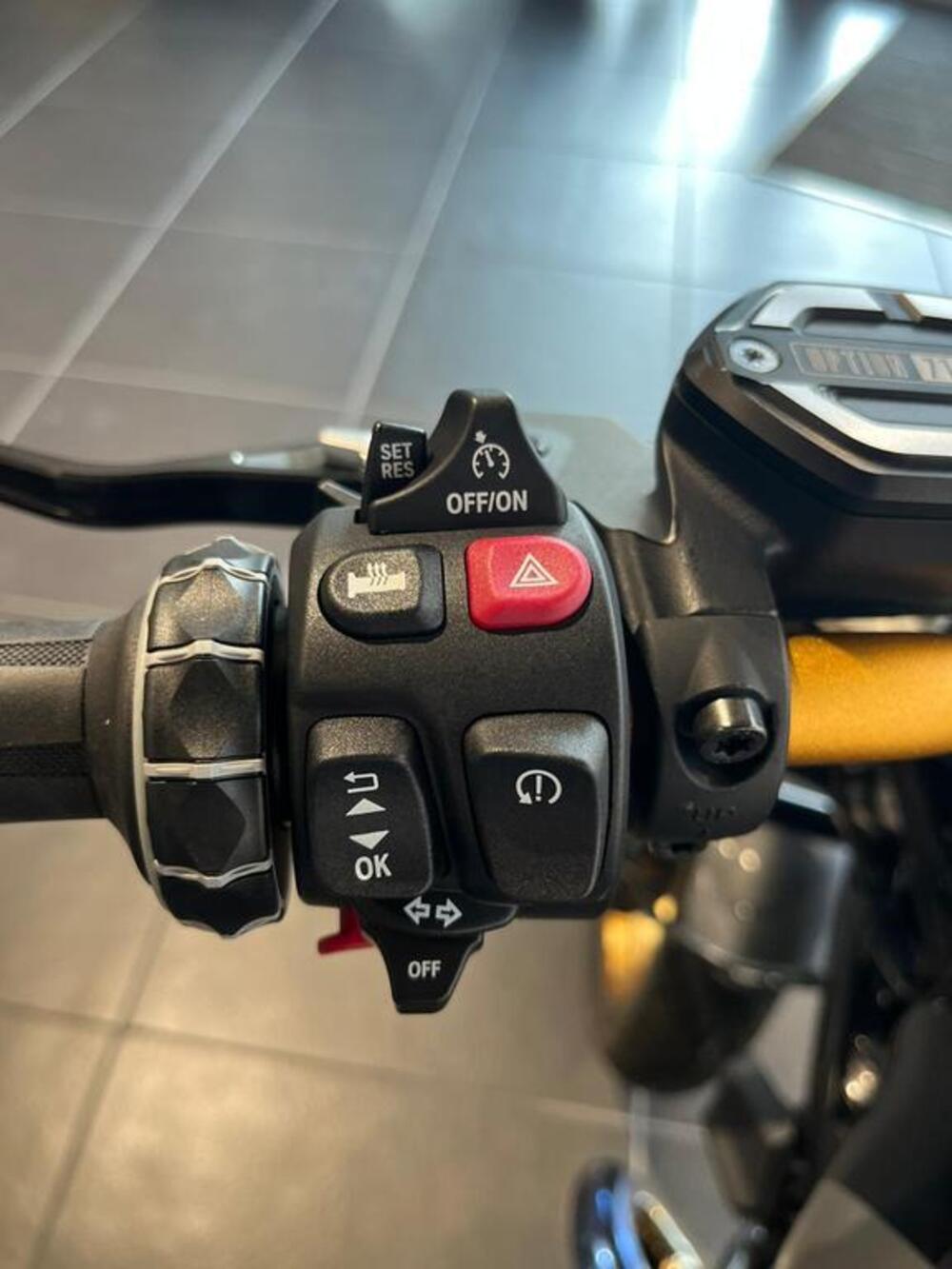 Bmw R 12 (2024 - 26) (5)