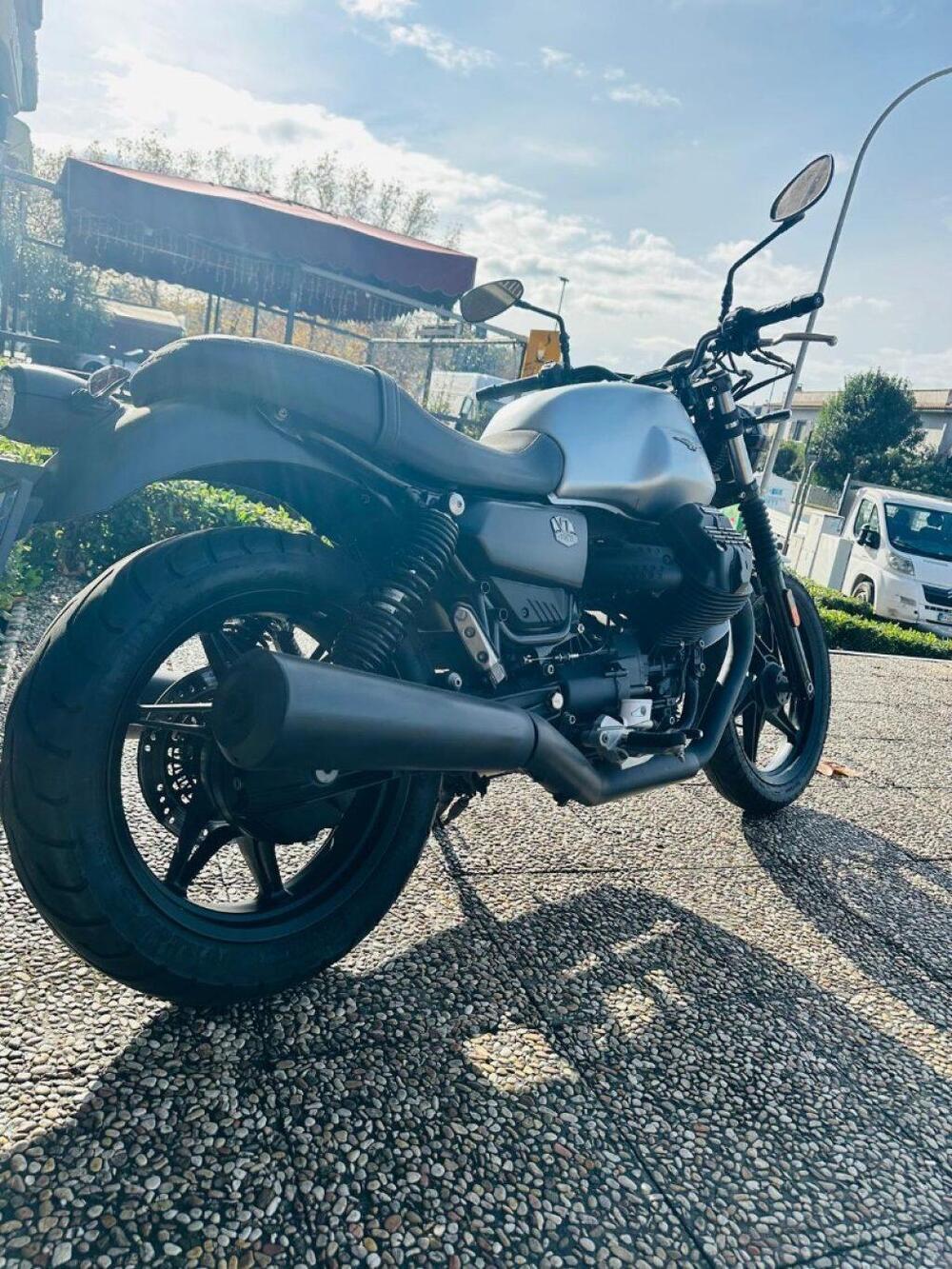 Moto Guzzi V7 Stone (2021 - 24) (9)