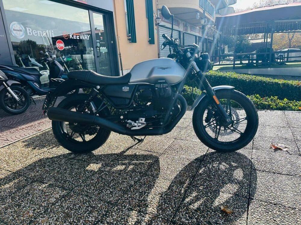 Moto Guzzi V7 Stone (2021 - 24) (8)