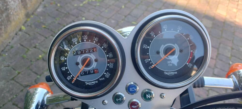 Triumph Bonneville 800 (2002 - 07)