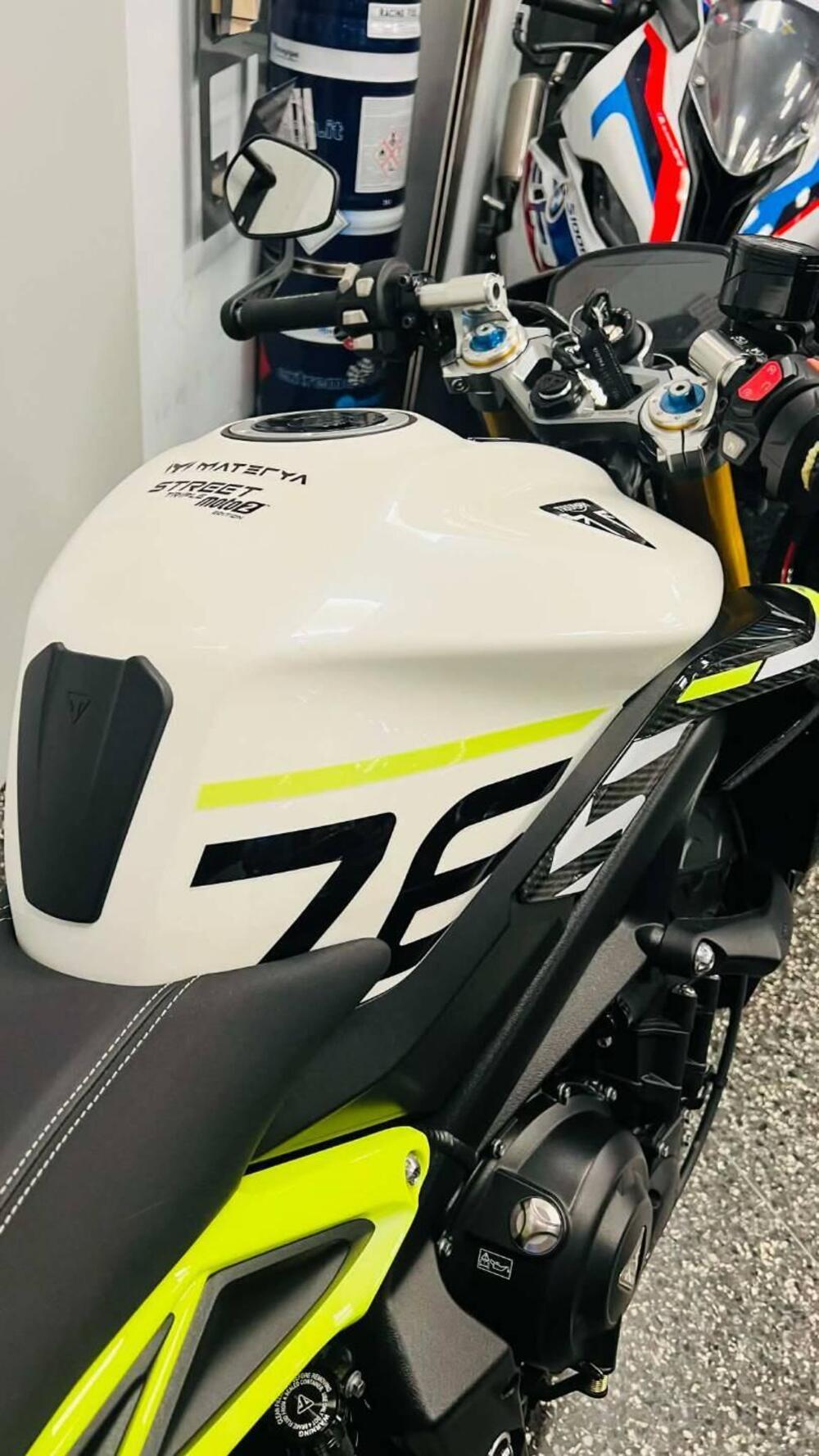 Triumph Street Triple 765 Moto2 Edition (2023 - 24) (3)