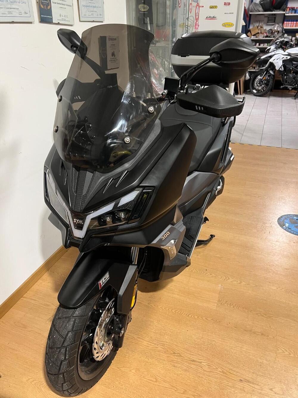 Sym ADX 300 (2024 - 26)