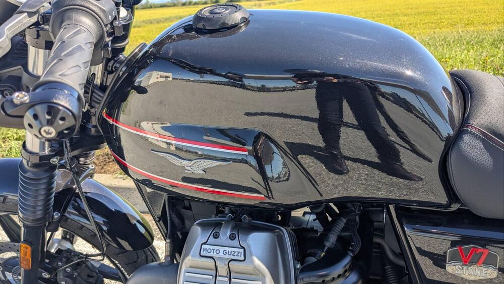 Moto Guzzi V7 Stone Special Edition (2022 - 25) (3)