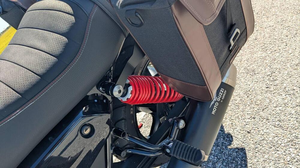 Moto Guzzi V7 Stone Special Edition (2022 - 25) (4)