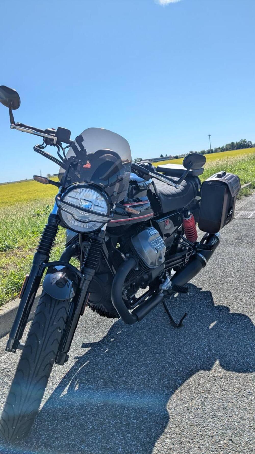 Moto Guzzi V7 Stone Special Edition (2022 - 25) (6)