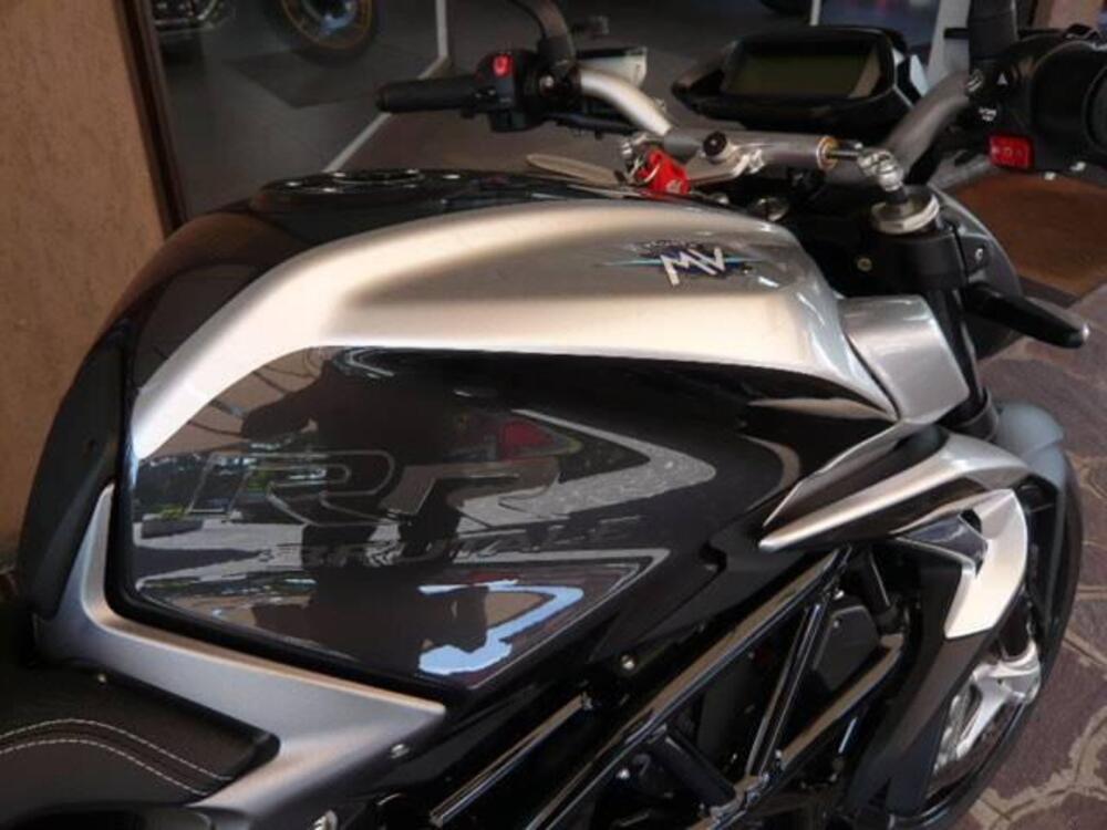 MV Agusta Brutale 800 RR (2021 - 25) (6)
