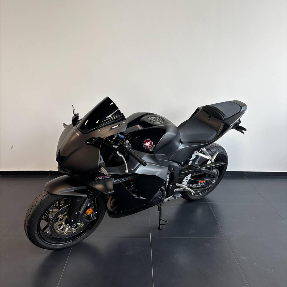 Honda CBR 600 RR (2024 - 26) (3)