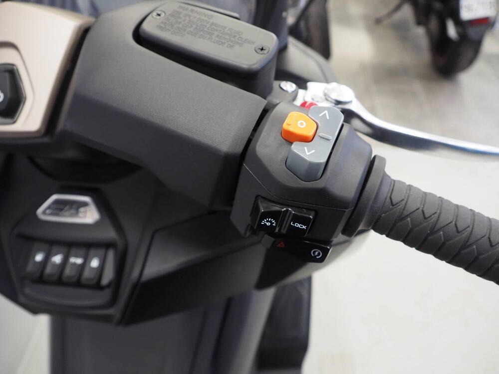 Kymco AK 575 Premium (2025 - 26) (18)