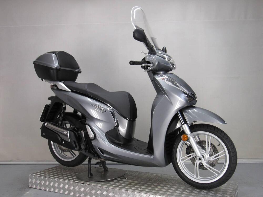 Honda SH 300 i ABS (2016 - 20) (9)