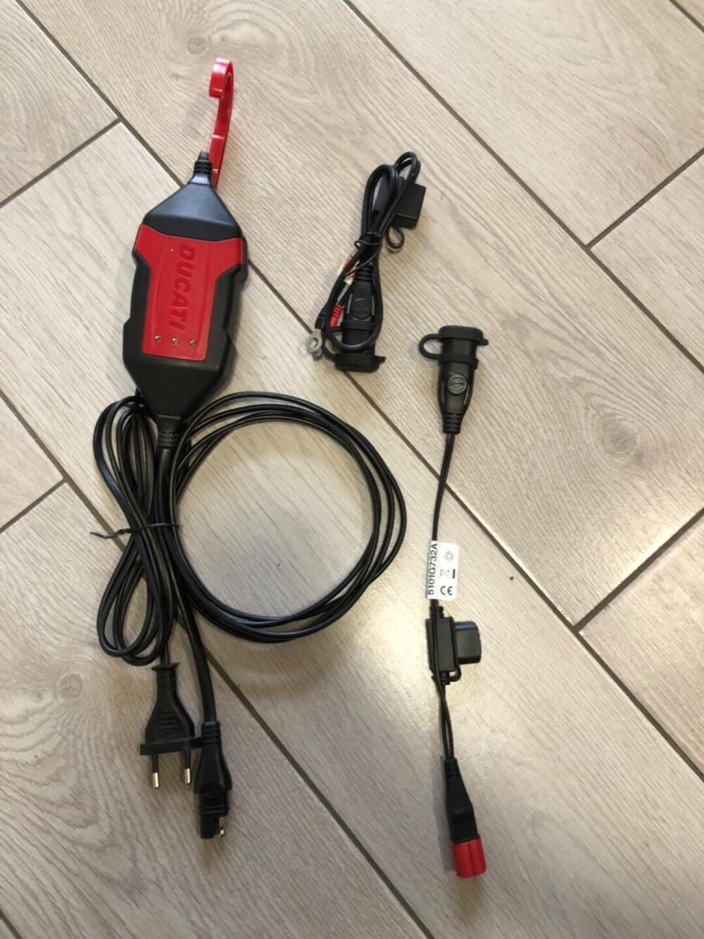 MANTENITORE DI CARICA SALVABATTERIA DUCATI PER TUT