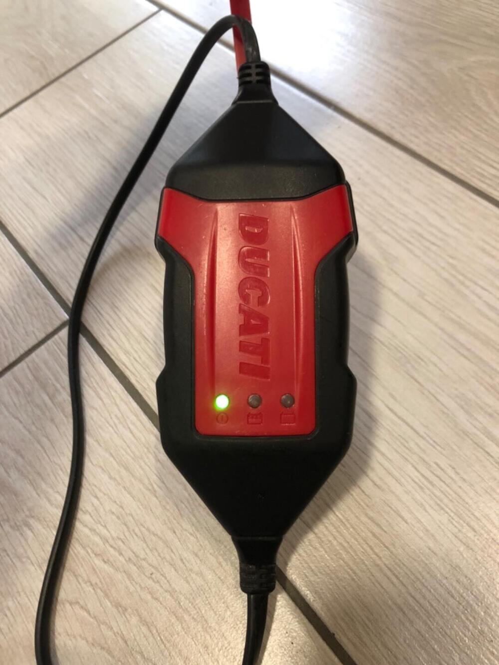 MANTENITORE DI CARICA SALVABATTERIA DUCATI PER TUT (2)