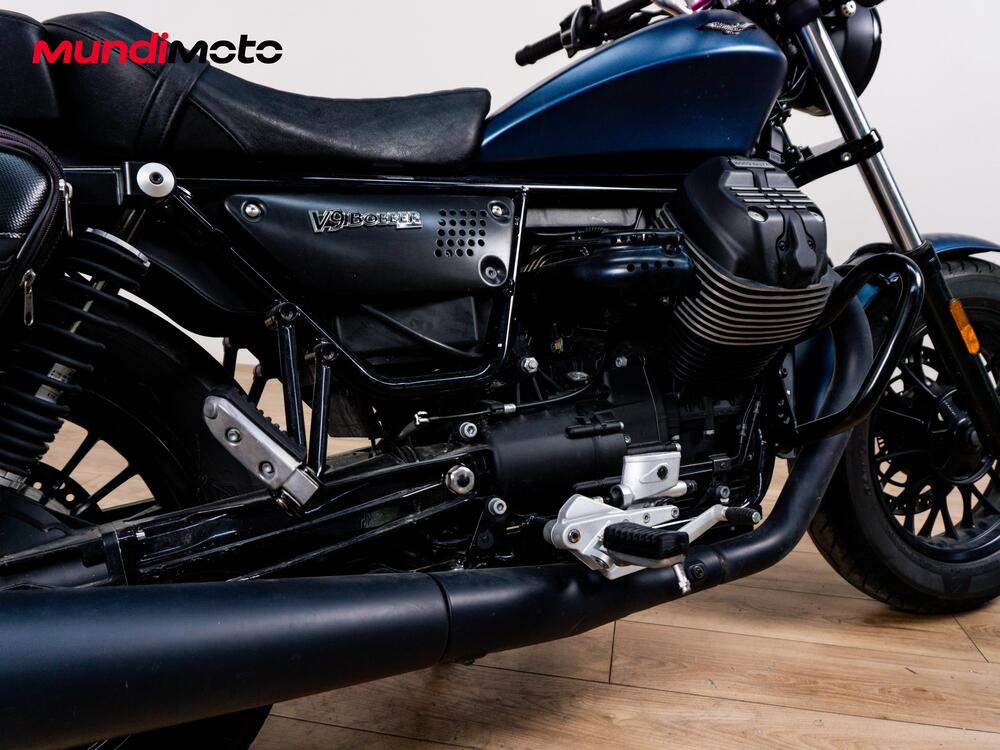 Moto Guzzi V9 Bobber (2021 - 25) (4)