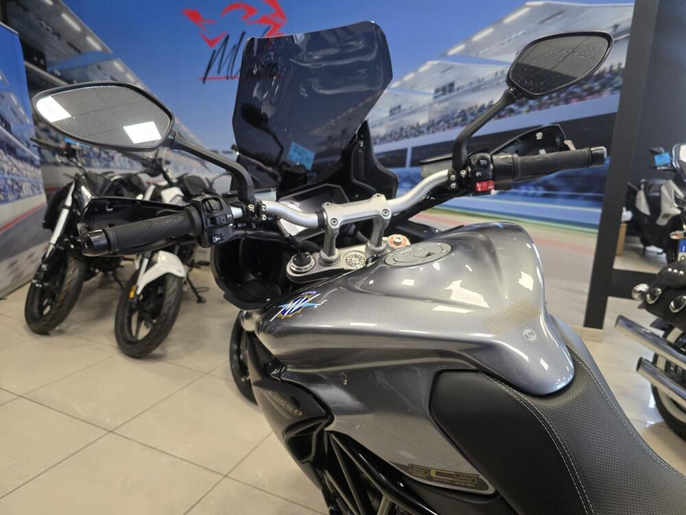 MV Agusta Turismo Veloce 800 Lusso SCS (2021 - 26) (4)