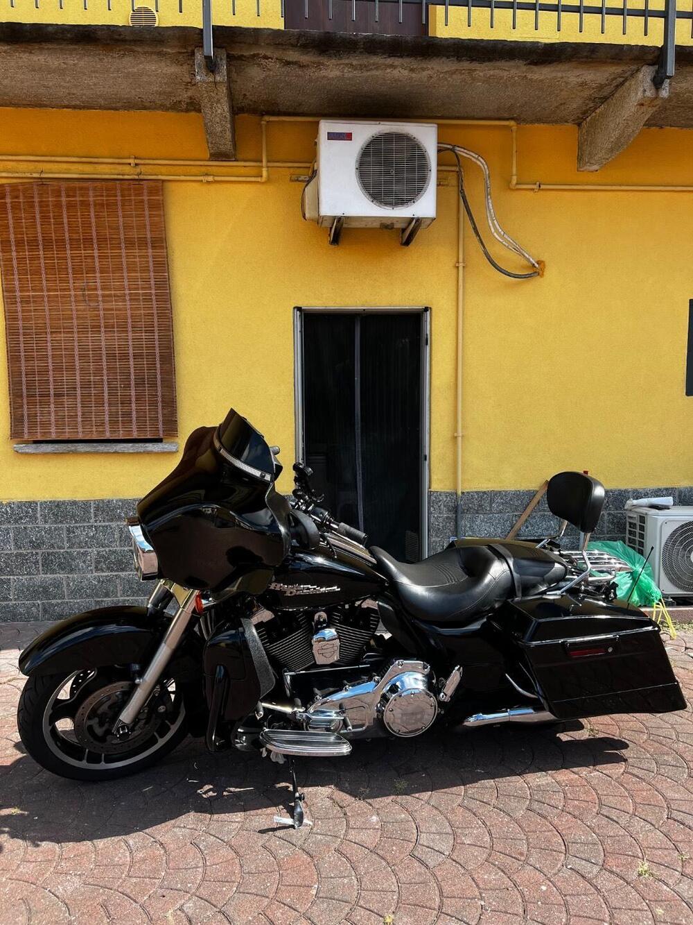 Harley-Davidson 1584 Street Glide (2008 - 10) - FLHX (2)