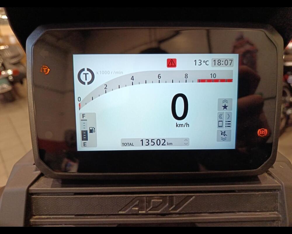 Honda ADV 350 Special Edition (2025 - 26) (5)