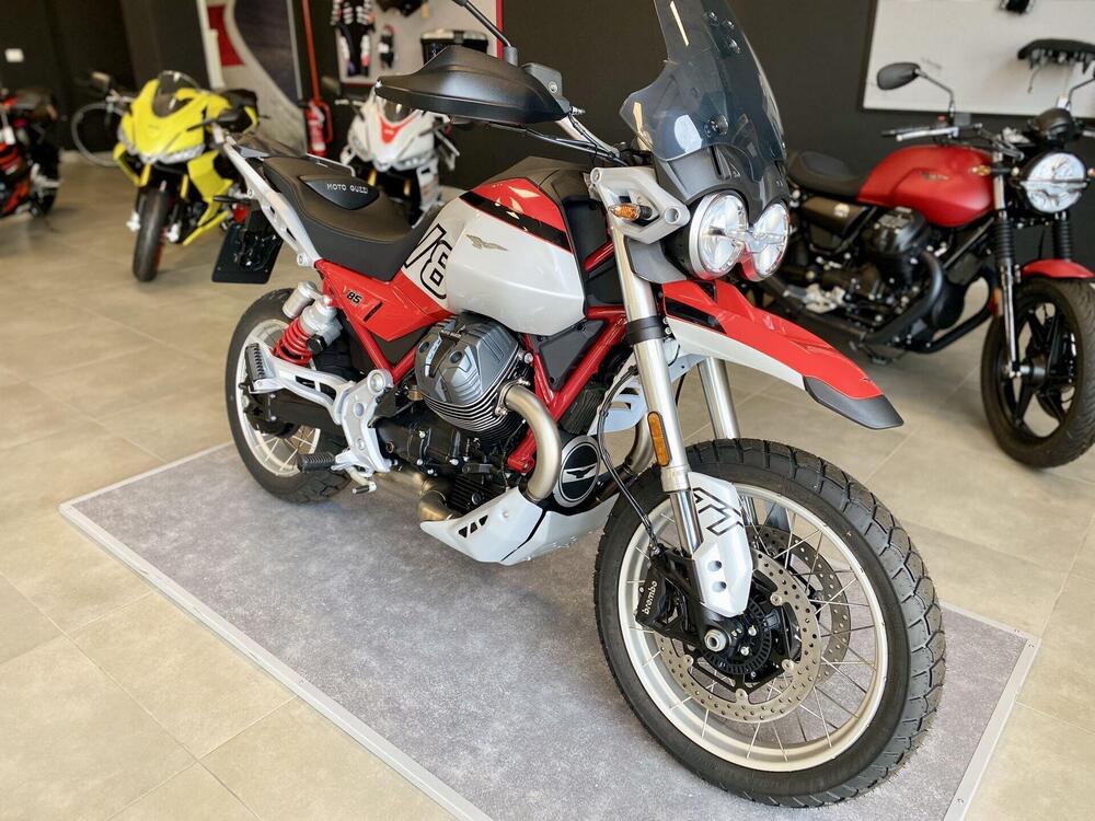 Moto Guzzi V85 TT (2024 - 26) (2)