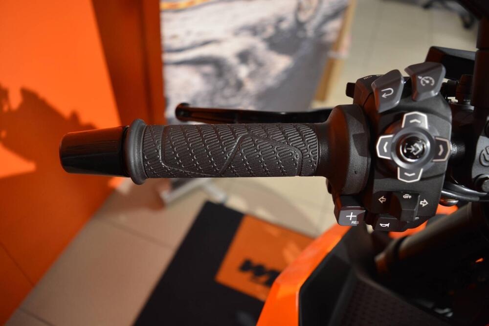 KTM 1390 Super Duke R (2024 - 26) (10)