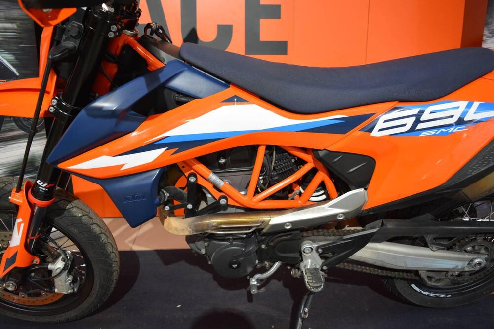 KTM 690 SMC R (2023 - 25) (15)