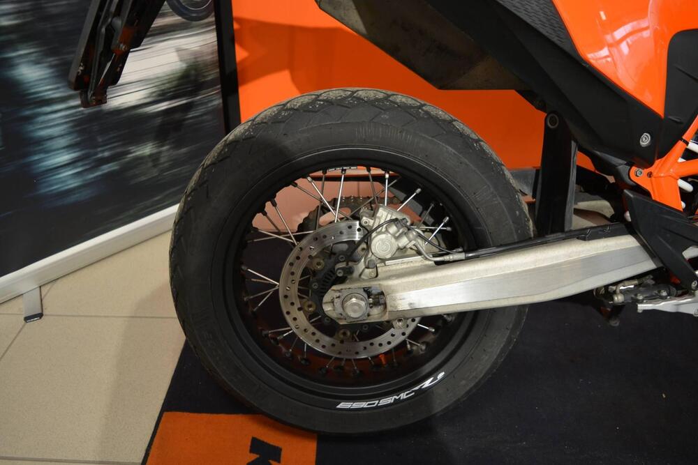 KTM 690 SMC R (2023 - 25) (13)