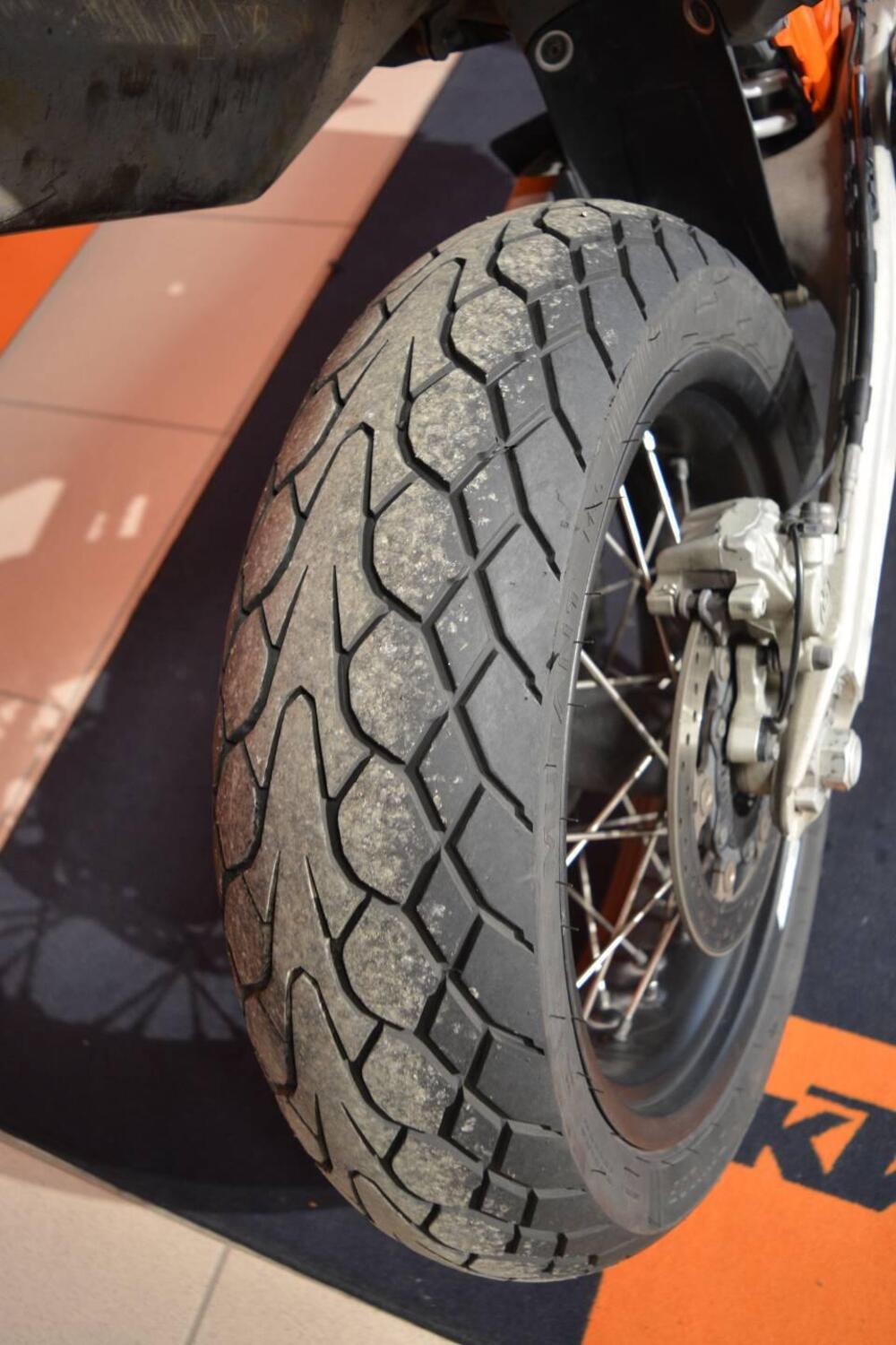 KTM 690 SMC R (2023 - 25) (17)