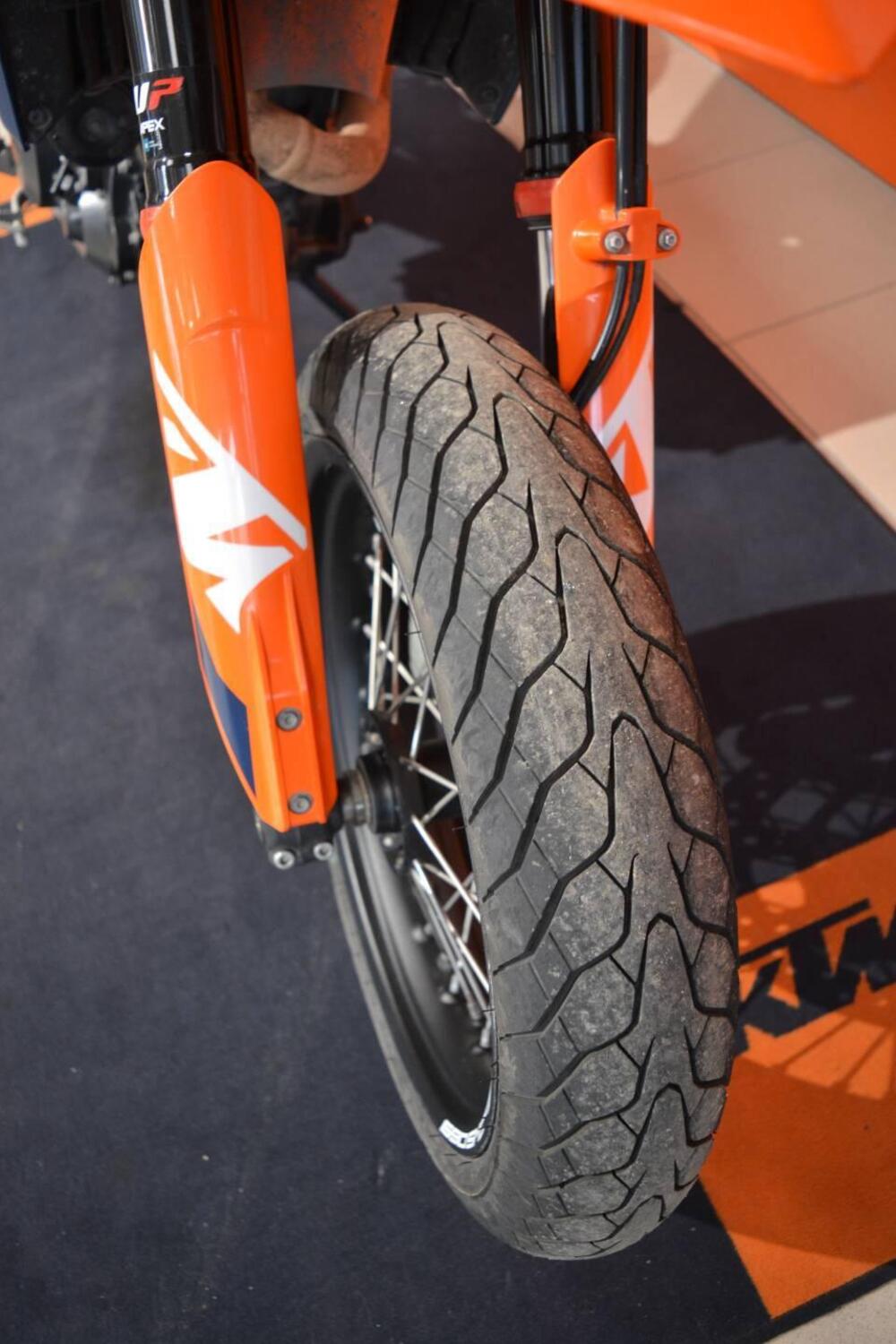 KTM 690 SMC R (2023 - 25) (18)