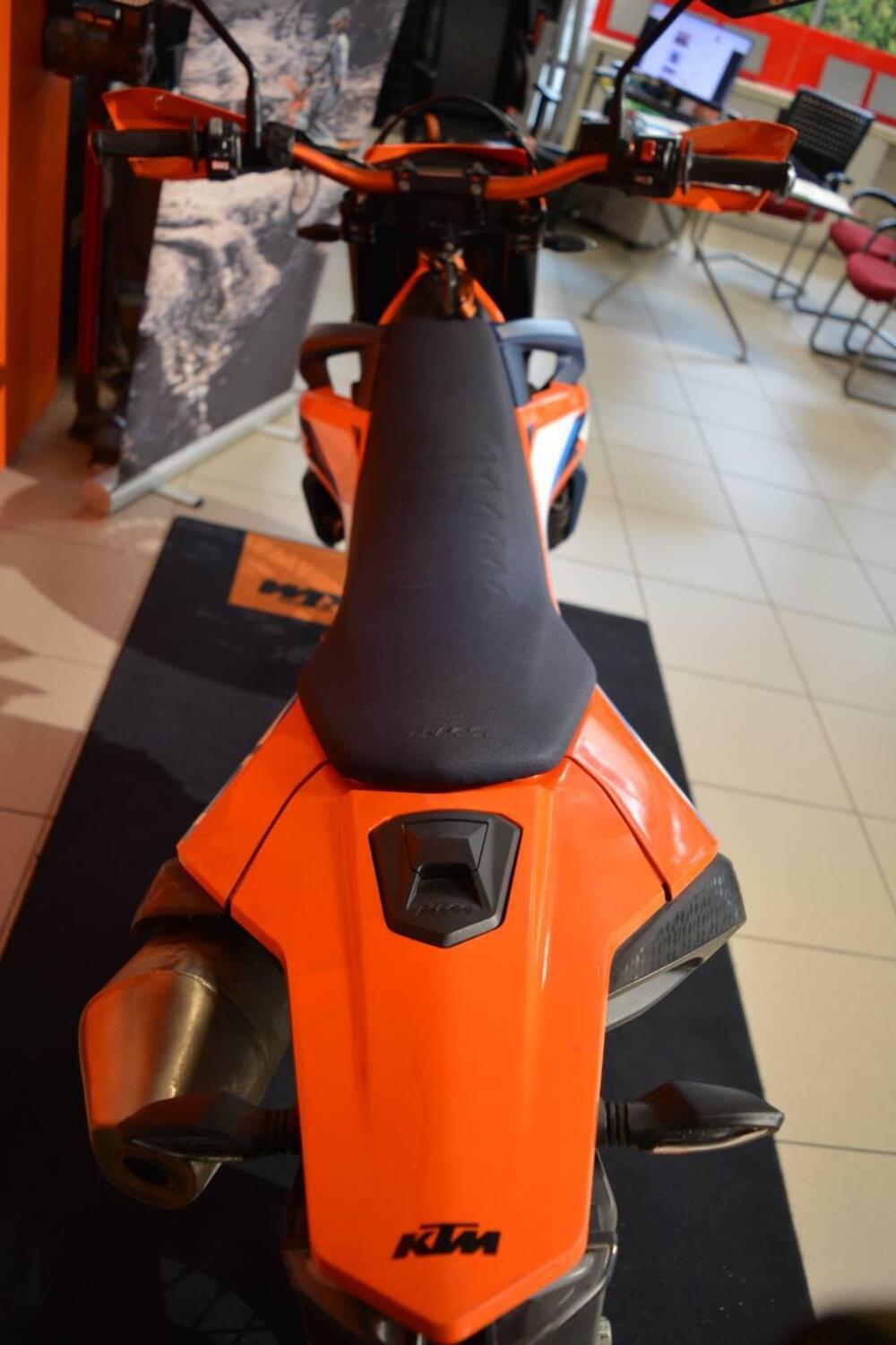 KTM 690 SMC R (2023 - 25) (8)