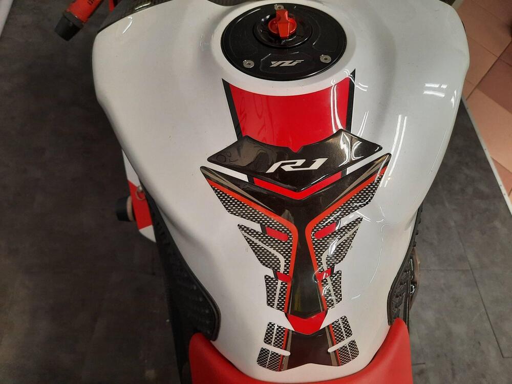 Yamaha YZF R1 (2007 - 08) (11)