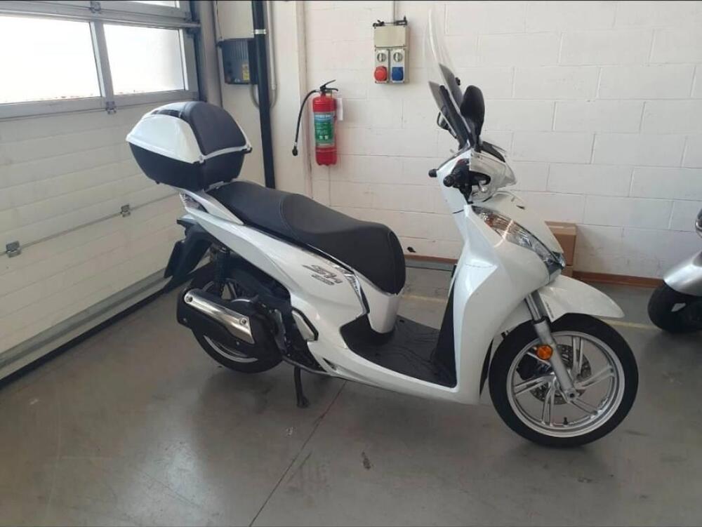 Honda SH 300 i ABS (2016 - 20) (2)