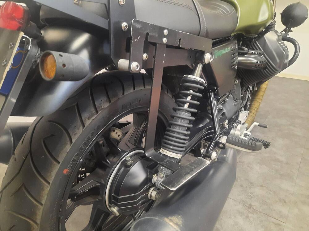 Moto Guzzi V7 II Stone (2015 - 17) (9)