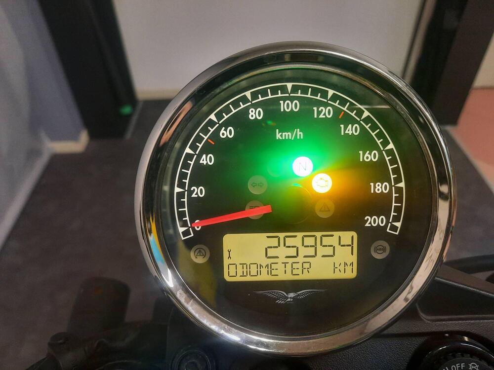 Moto Guzzi V7 II Stone (2015 - 17) (11)