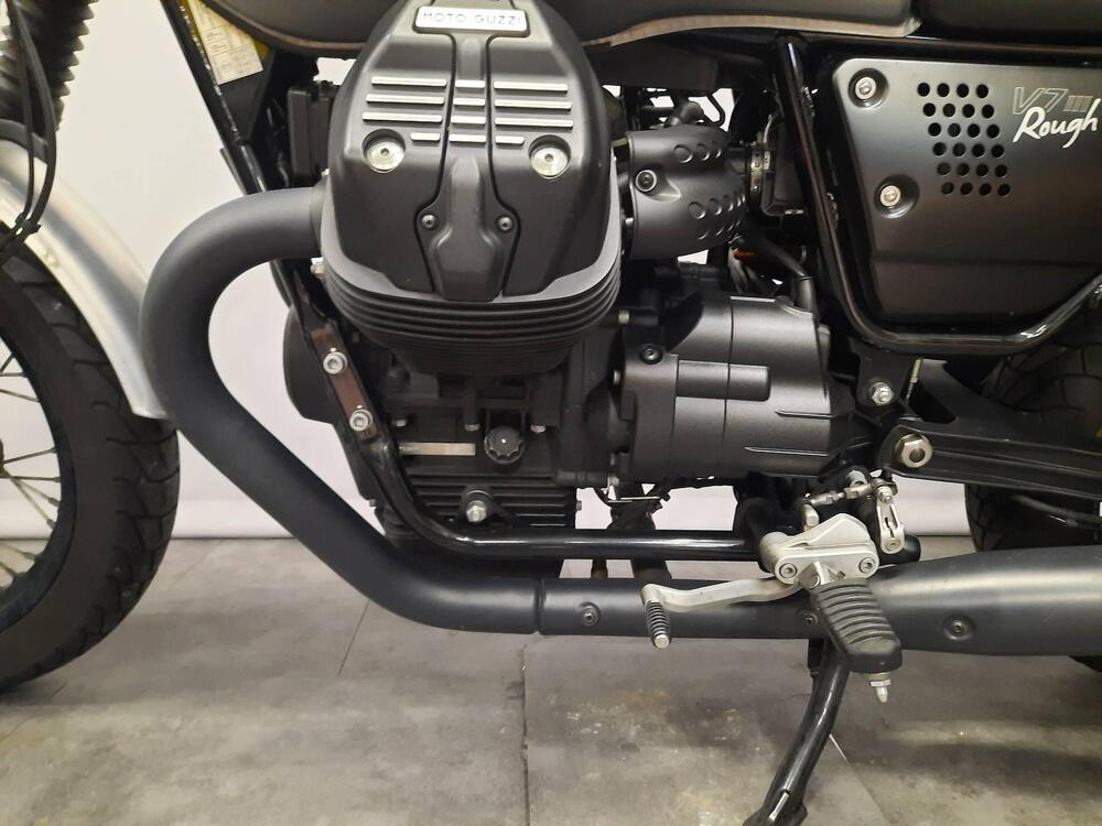 Moto Guzzi V7 III Rough (2018 - 20) (3)