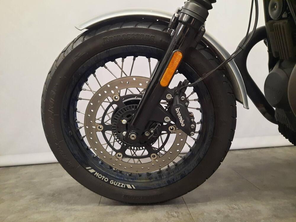 Moto Guzzi V7 III Rough (2018 - 20) (6)