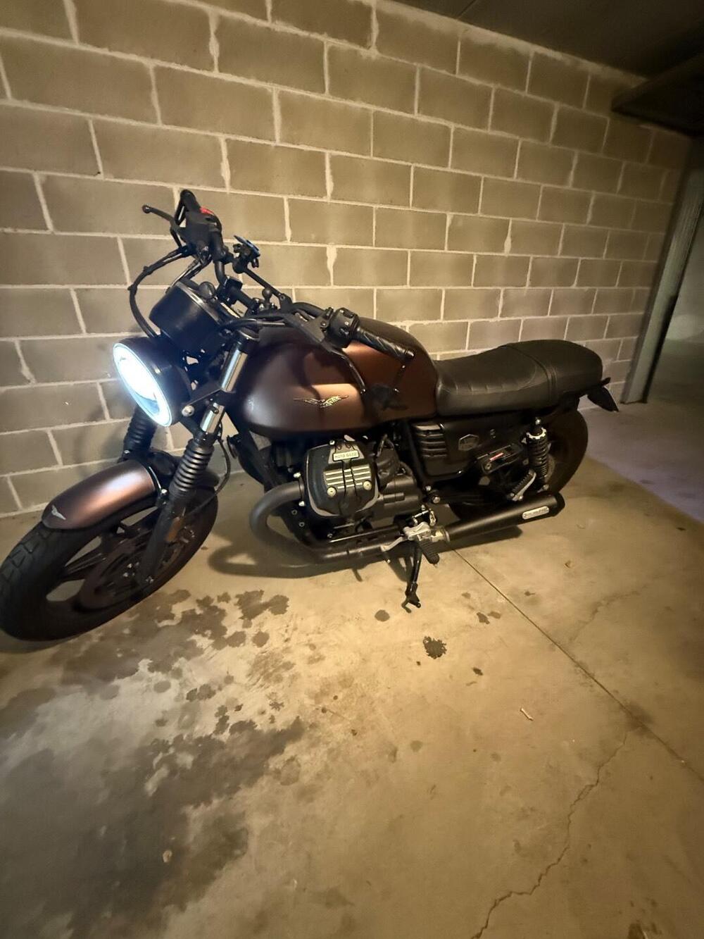 Moto Guzzi V7 III Stone Night Pack (2019 - 20) (6)