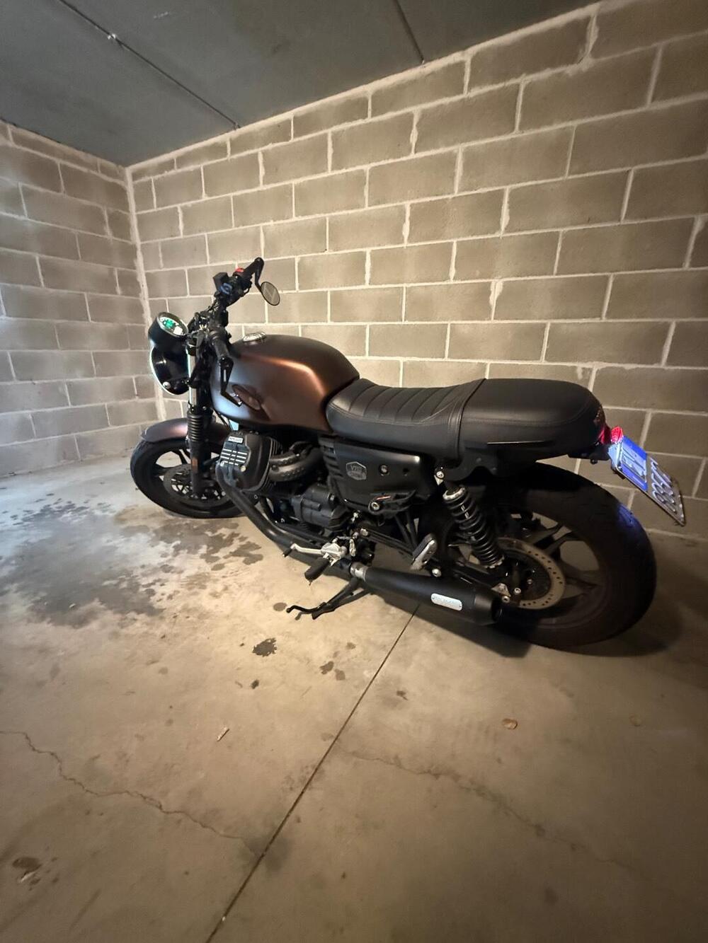 Moto Guzzi V7 III Stone Night Pack (2019 - 20) (8)