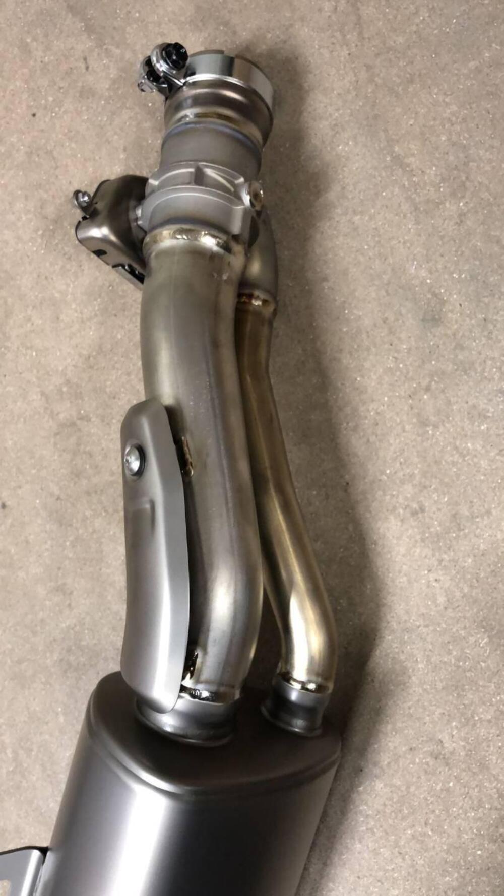 SILENZIATORE AKRAPOVIC PER HONDA CBR 1000 RR-R 183 (2)