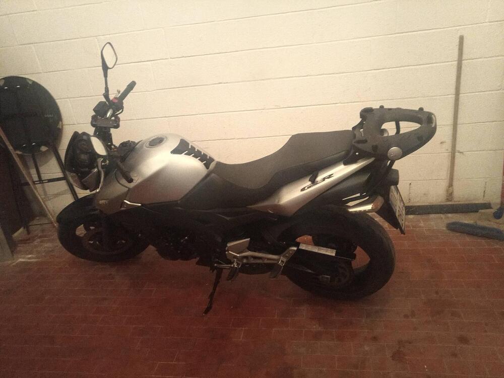 Suzuki GSR 600 (2006 - 11) (4)