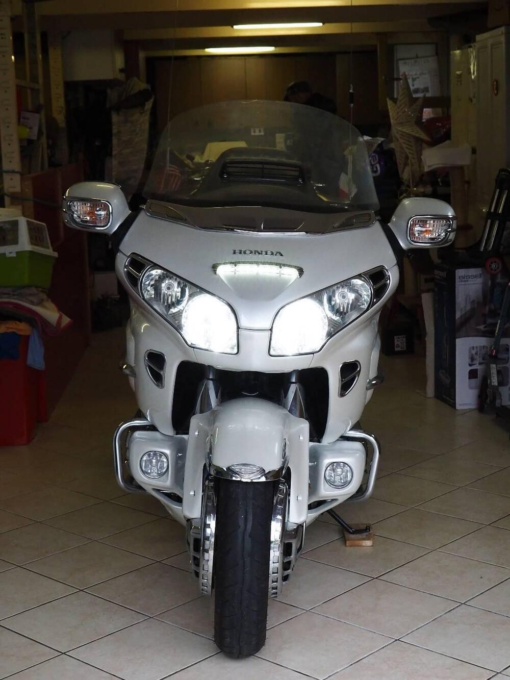 Honda GL 1800 Gold Wing (2000 - 05) (4)