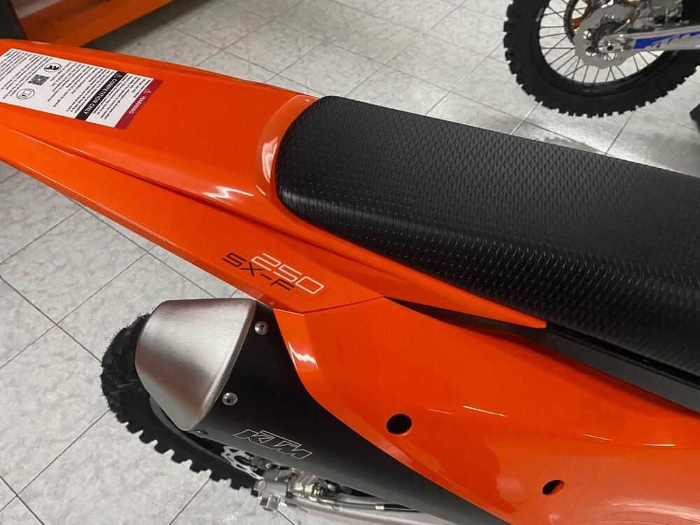 KTM 250 SX-F (2026) (2)