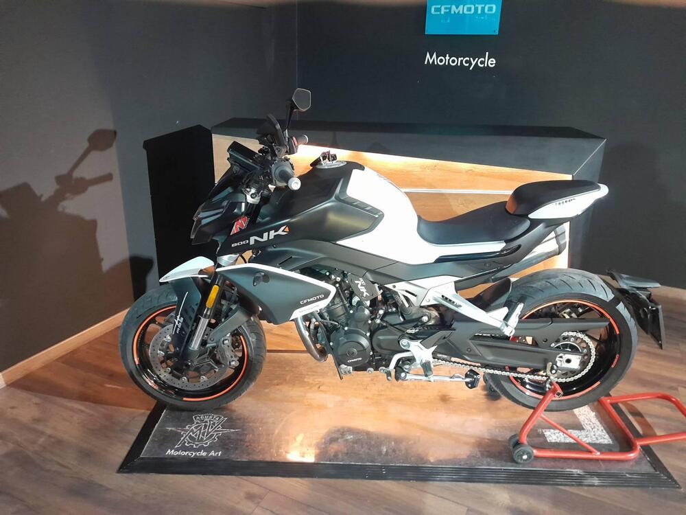 CFMOTO 800NK Advanced (2023 - 26)