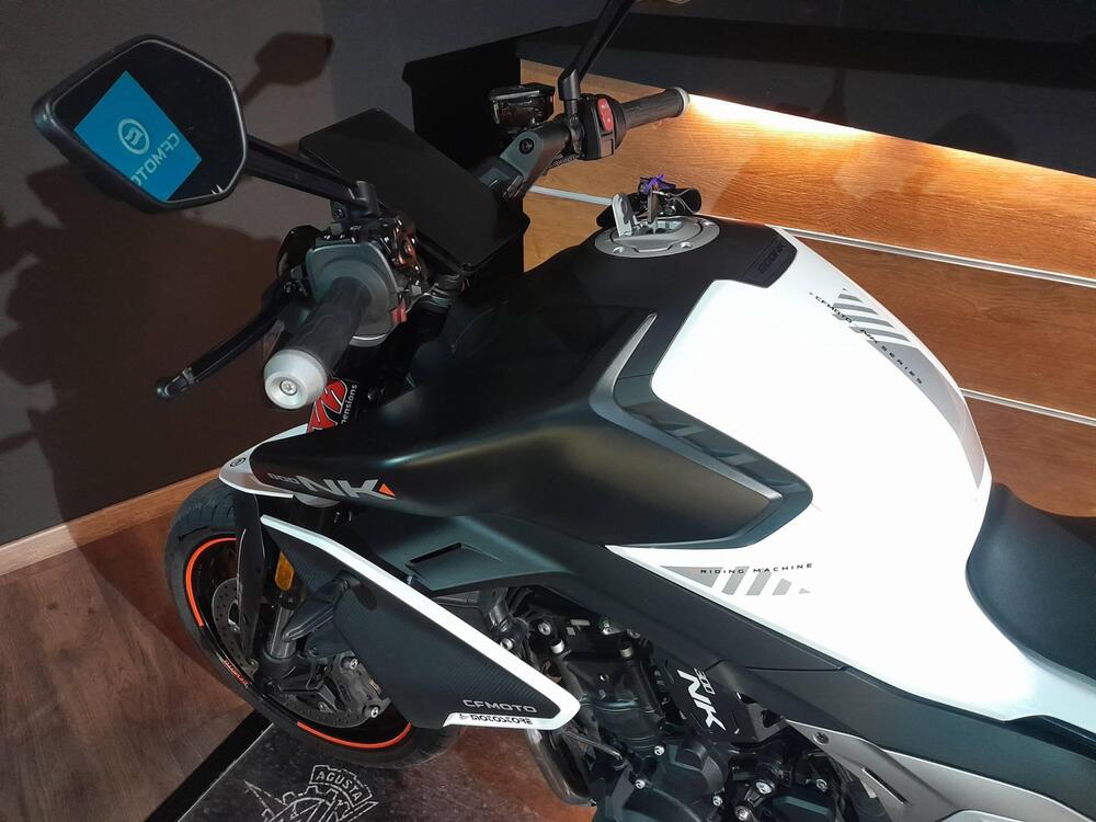 CFMOTO 800NK Advanced (2023 - 26) (6)