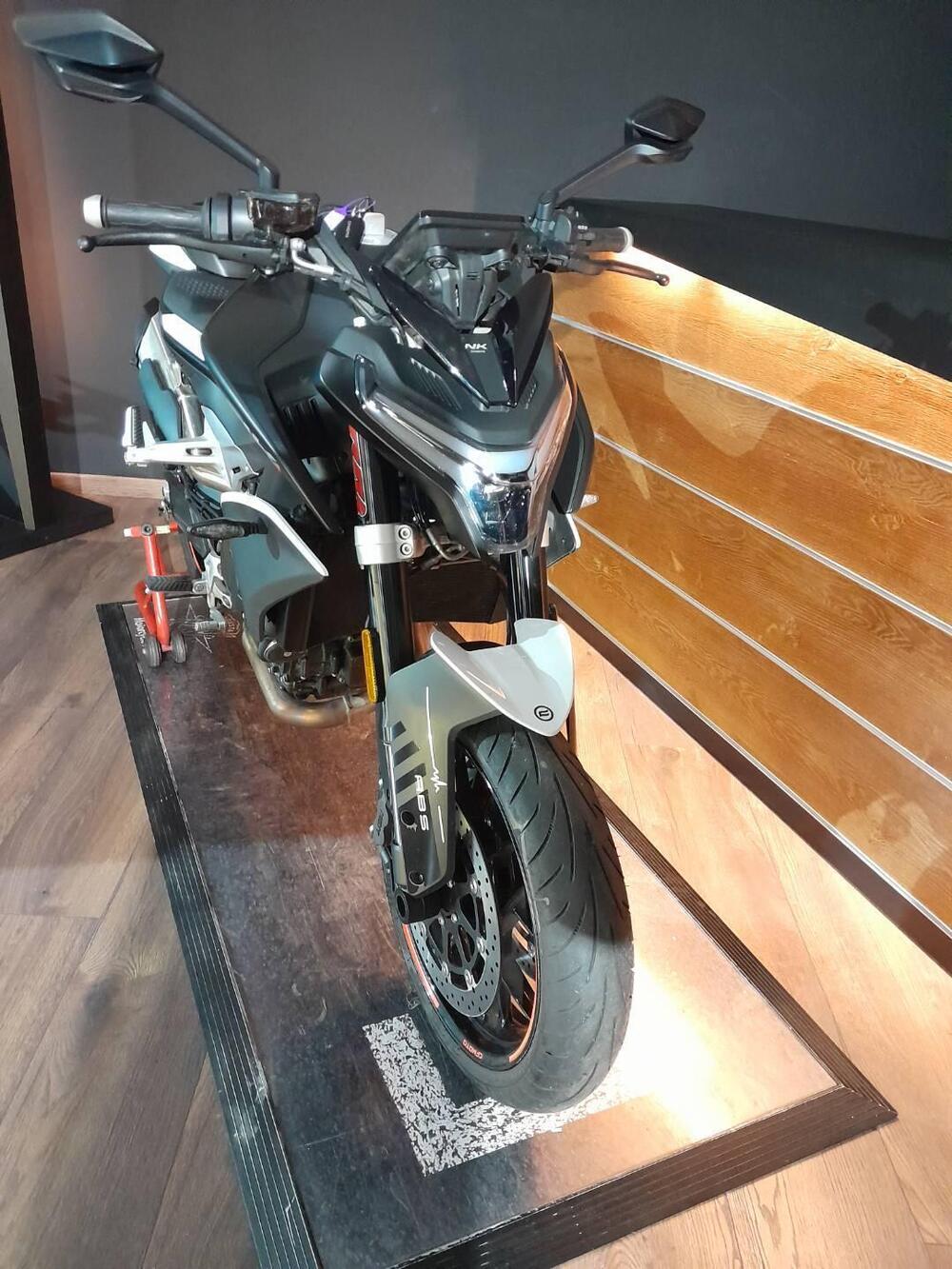 CFMOTO 800NK Advanced (2023 - 26) (12)